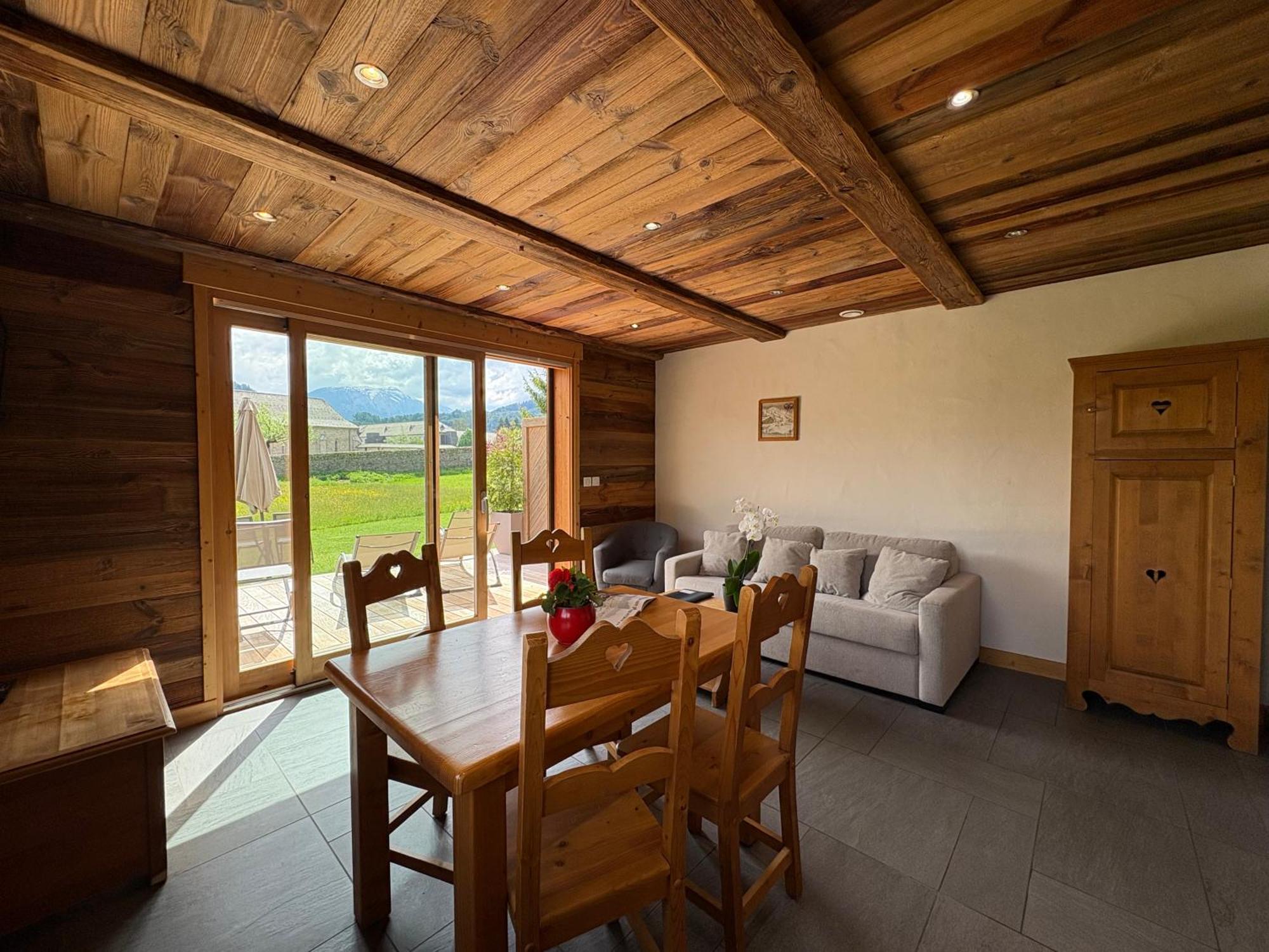 Gite Balneo Au Coeur Des Alpes Taninges Exterior foto